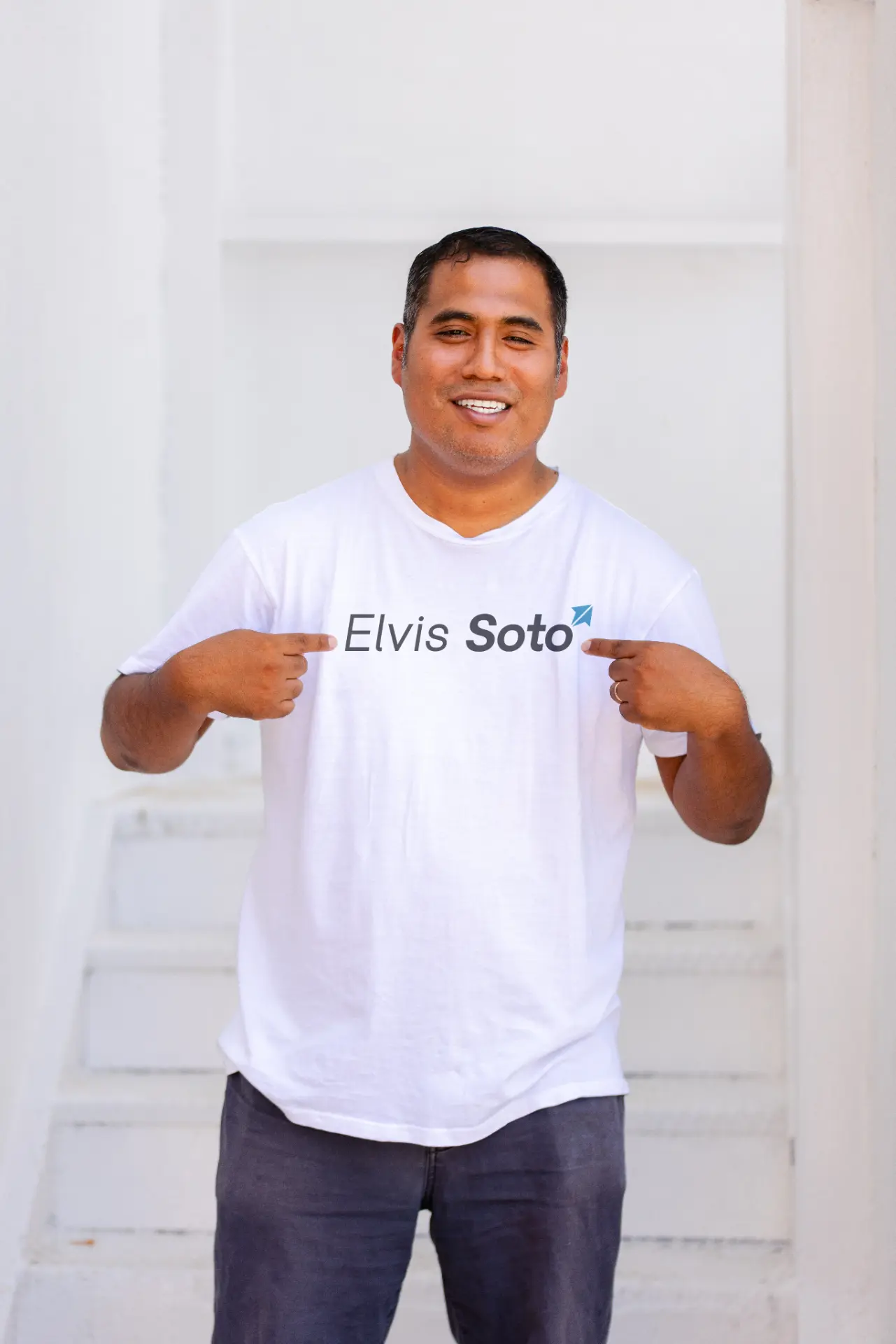 Elvis Soto, Fundador y director de estrategia en Posicionaze